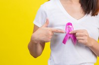 SUS oferta atenção integral à prevenção e ao tratamento do câncer de mama