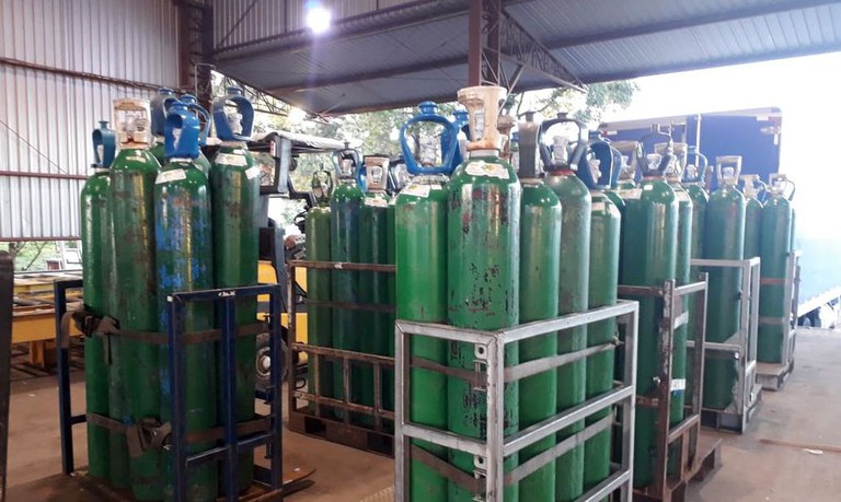 Brasil recebe 14 carretas para reforçar a distribuição de oxigênio
