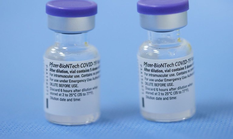 Mais 1 milhão de doses de vacinas da Pfizer chegam no Brasil