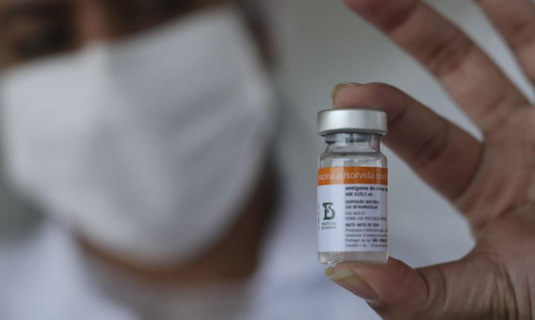 Brasil recebe mais 4 milhões de doses da Coronavac