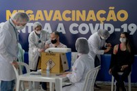 Mais de 320 milhões de vacinas contra a Covid-19 já foram aplicadas no Brasil