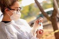 Brasil registra queda de 40% em casos e óbitos por Covid-19, em um mês