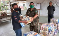Funai distribui 450 cestas de alimentos para famílias indígenas no Amazonas