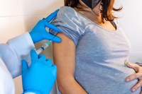Grávidas vacinadas com a Astrazeneca podem tomar doses de diferentes laboratórios
