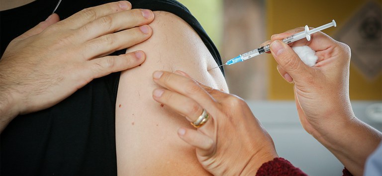 130 milhões de vacinas Covid-19 aplicadas no Brasil