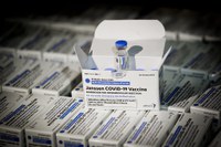 Brasil recebe 3 milhões de doses de vacina Covid-19 da Janssen doadas pelos Estados Unidos