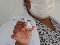 Chega ao Brasil insumo para a produção de mais de 6 milhões de doses de vacina Covid-19