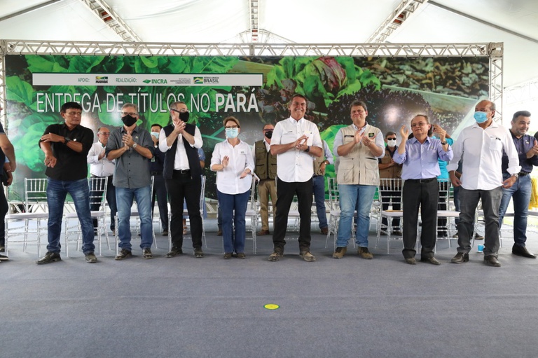 Entrega de Títulos de Propriedade Rural