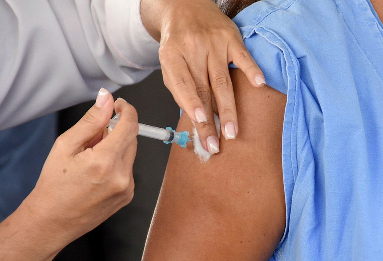 O Brasil já é o quarto país com mais doses de vacinas aplicadas no mundo
