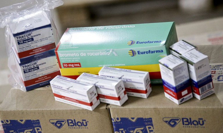Iniciada a distribuição de mais 500 mil unidades de medicamentos para intubação