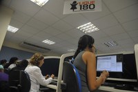 Disque 100 e o Ligue 180  registraram 350 mil denúncias relacionadas aos direitos humanos, em 2020