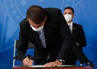 Presidente Jair Bolsonaro sanciona Leis que ampliam a capacidade de aquisição de vacinas da Covid-19