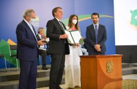 Presidente Jair Bolsonaro assina decreto que cria a Cédula de Produto Rural Verde