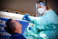 Brasil registra menor média móvel de casos de Covid-19, em 2021