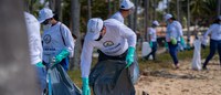 Mutirão retira mais de 200 quilos de resíduos de praias na região dos Abrolhos