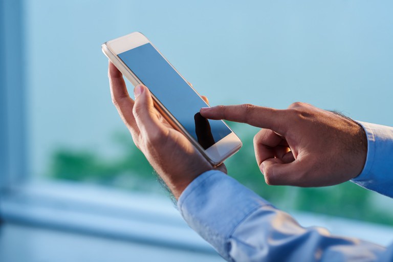 Cidadãos já podem assinar documentos pelo celular