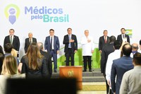 Começou a contratação dos primeiros profissionais do Programa Médicos pelo Brasil