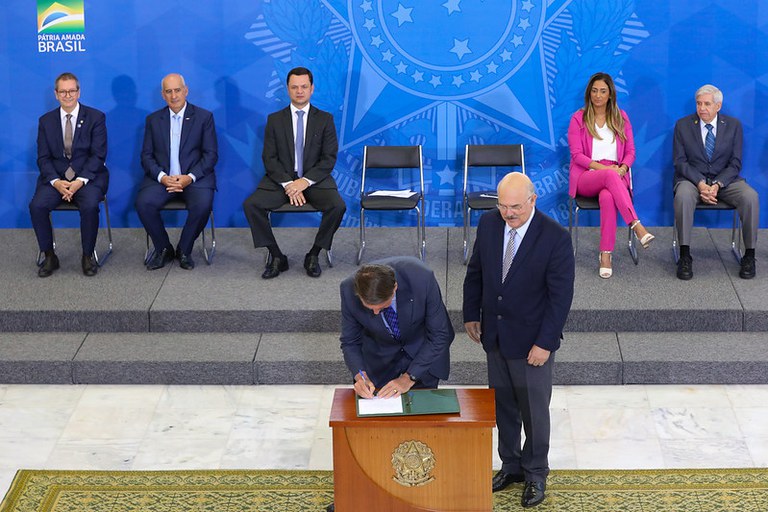 Foi assinada a Portaria do novo Piso Salarial dos professores da educação básica