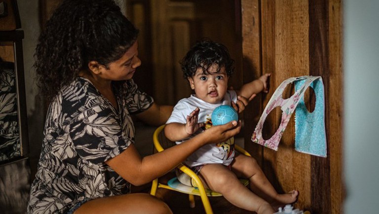 O Auxílio Brasil atinge 18 milhões de famílias no mês de março