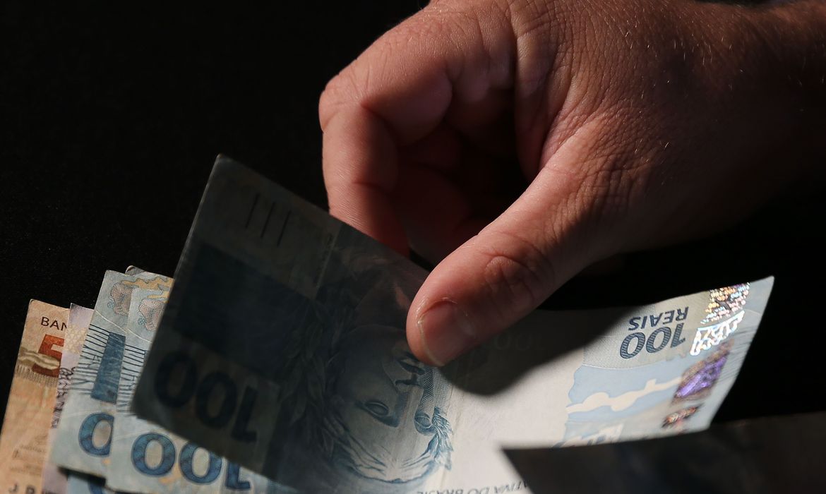 Cidadãos já podem conferir e transferir os valores 'esquecidos' em bancos  no GOV.BR — Casa Civil