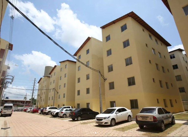 Moradores de Ananindeua (PA) recebem chave da casa própria