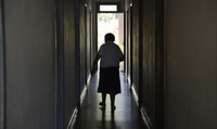Osteoporose: campanha ensina a deixar a casa mais segura, de maneira simples, e evitar quedas