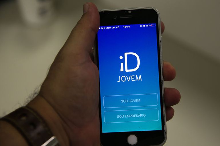 ID Jovem: documento garante viagens gratuitas e meia-entrada em eventos