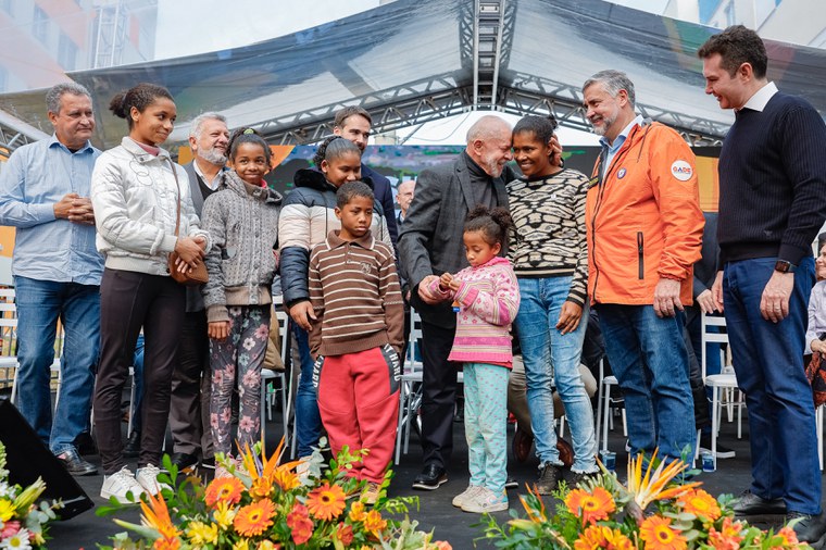 Durante cerimônia de entrega de unidades habitacionais foi anunciada a antecipação do cronograma de entregas de outras caas