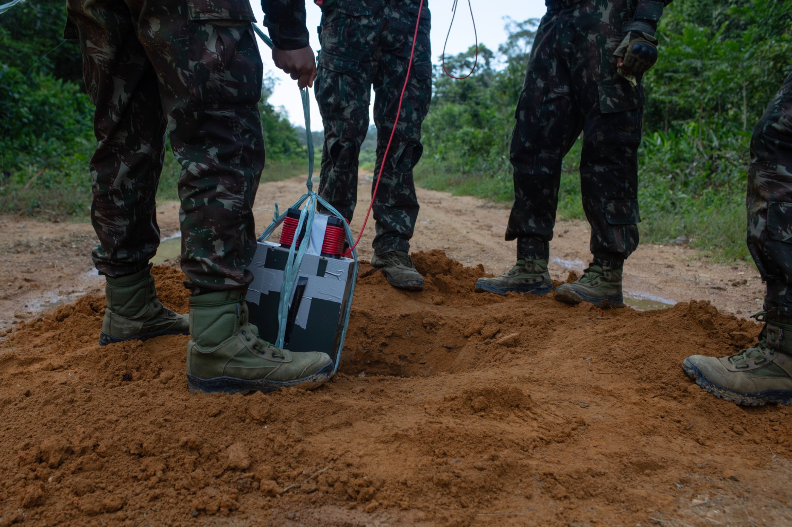 .Forças Armadas utilizaram explosivos na destruição da pista | Foto: Bruno Mancinelle/Casa de Governo