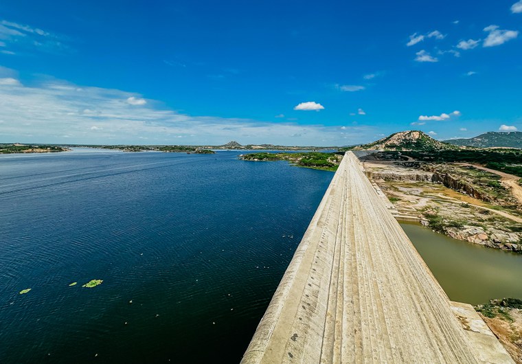 Barragem de Oiticica, no Rio Grande do Norte, estava paralisada em 2022, foi retomada pelo Novo PAC e entregue em março desse ano - Foto: Wagner Lopes | CC