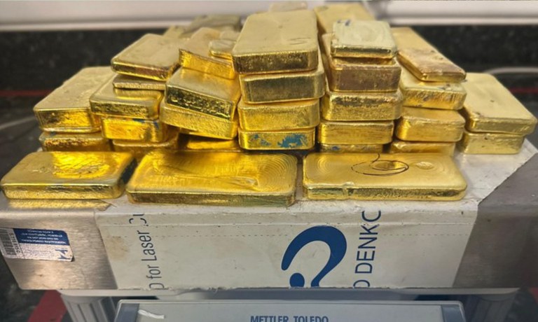 Governo do Brasil intercepta aeronave e apreende R$ 37 milhões em ouro em Boa Vista