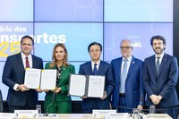 Brasil e China firmam parceria estratégica para integração ferroviária continental