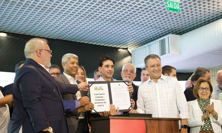 "Nunca se fez tanta concessão de infraestrutura como nos dias de hoje", afirma Rui Costa durante novos anúncios para portos brasileiros*