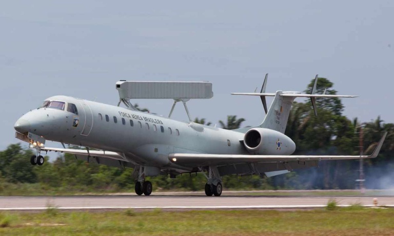 Vigilância aérea da FAB fecha cerco ao garimpo na Terra Yanomami