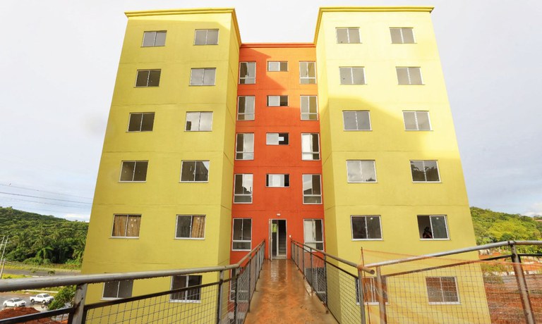 Rui Costa visita obra de 300 unidades habitacionais do MCMV e destaca relevância do programa para população