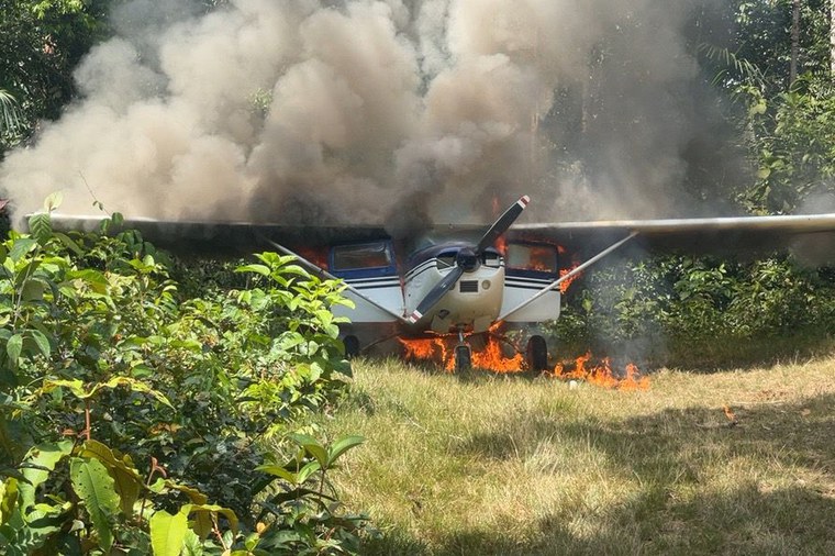Comando Conjunto Catrimani II inutilizaram avião, vindo da Venezuela, com a matrícula adulterada - Foto: Comando Conjunto Catrimani II