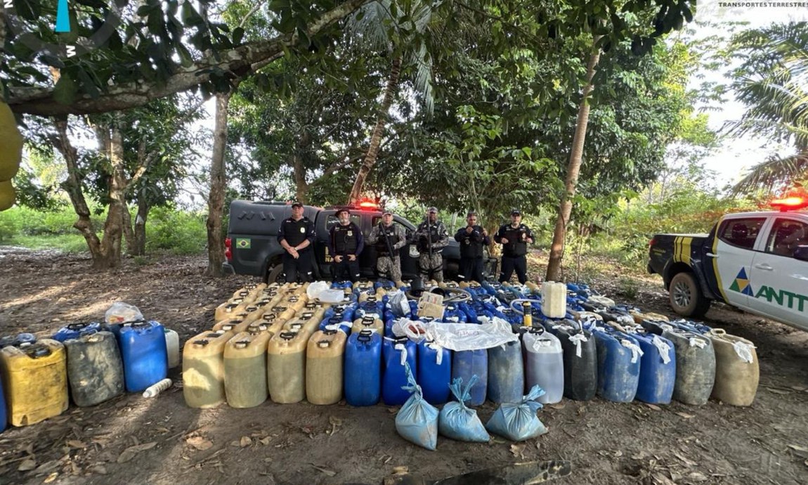 Operações da Casa de Governo, ANTT, PF e Comando Conjunto Catrimani II avançam sobre áreas críticas do território. Além da destruição de aeronave, foram apreendidos combustível, cassiterita, motores, geradores, armamentos e equipamentos de comunicação usados por frentes criminosas