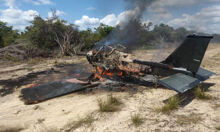 Governo Federal destrói aeronave usada pelo garimpo ilegal na Terra Indígena Yanomami