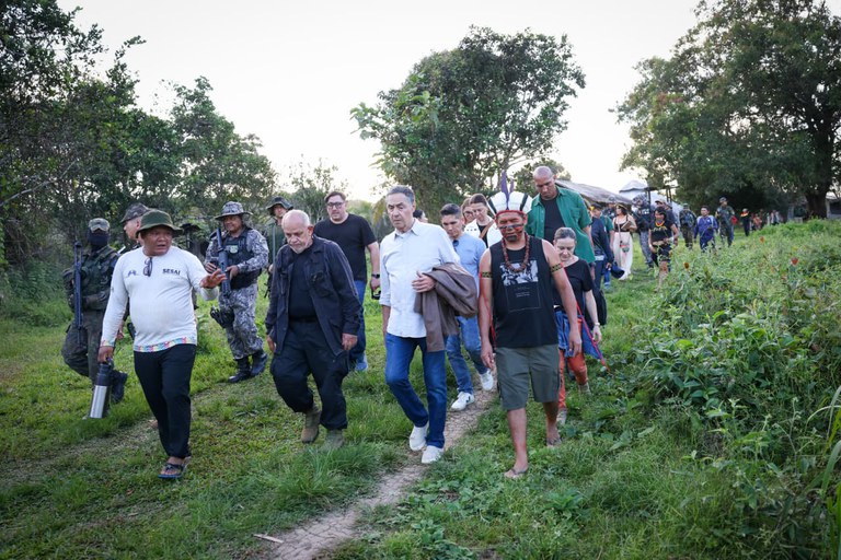 Presidente do STF visita Terra Yanomami e elogia ações federais contra garimpo