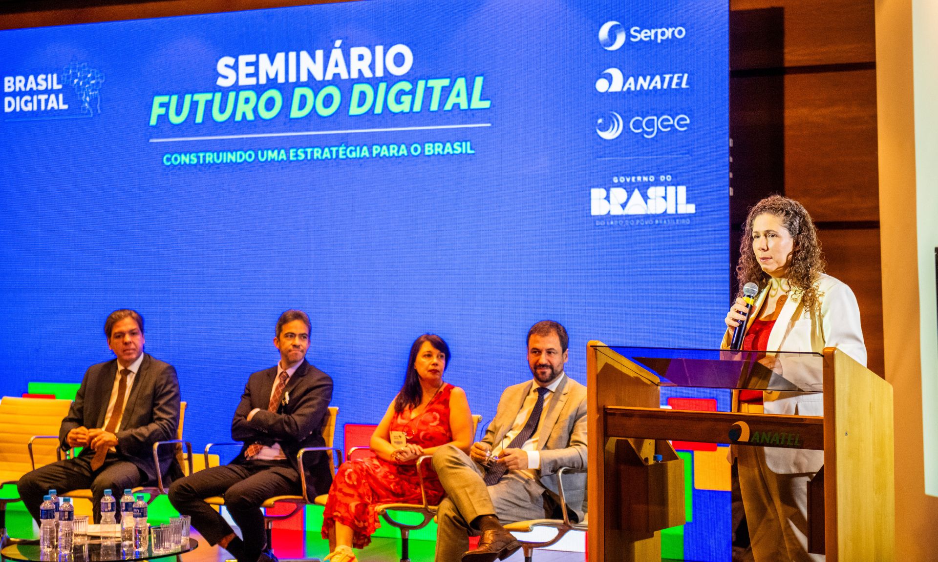 Agentes públicos e especialistas debatem diretrizes que devem orientar políticas públicas e o setor produtivo