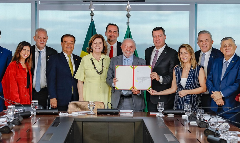 Presidente Lula e governador do Mato Grosso do Sul tratam de crédito para programa Rodar MS