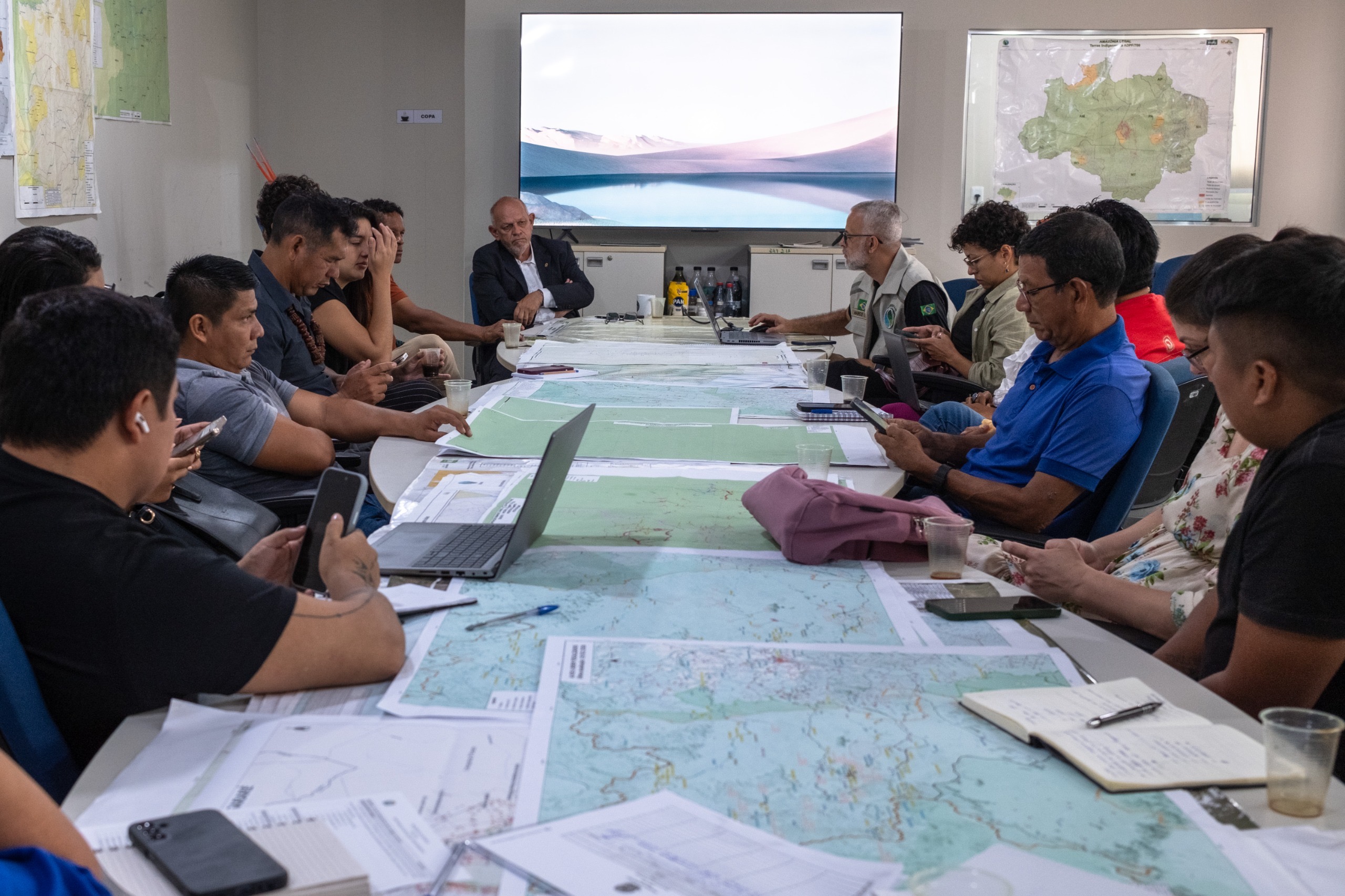 De acordo com dados apresentados pela Casa de Governo, até fevereiro de 2026 houve redução de 98,9% da área ocupada pelo garimpo ilegal.