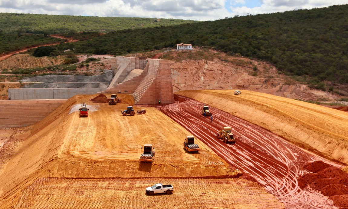 Barragem de Baraúnas chega a 90% de execução. Ministro deu ordem de serviço para a construção de um novo CAPS