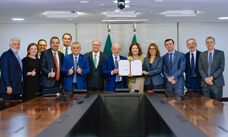 Governo do Brasil publica MP que zera imposto da chamada “taxa das blusinhas”