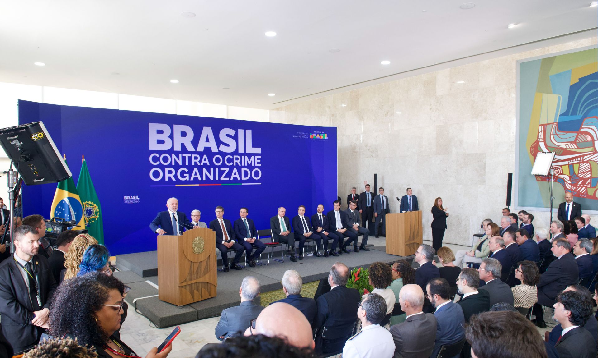 Organizado em quatro eixos estruturantes, programa visa combinar a capacidade coercitiva qualificada e instrumentos de investigação para atingir também o comando e a base econômica das facções criminosas