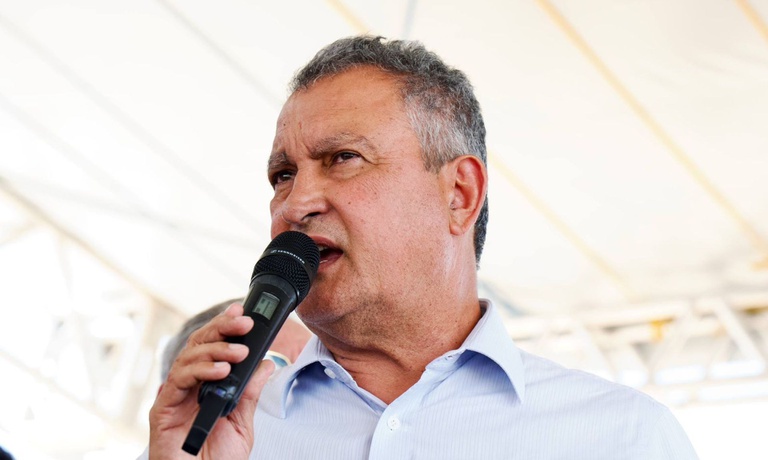 “Alta do diesel no Brasil reflete decisões anteriores e ação de distribuidoras”, diz Rui Costa em entrevista a rádio na Bahia