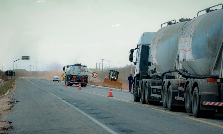 Governo do Brasil publica MP que endurece regras do frete e amplia proteção a caminhoneiros