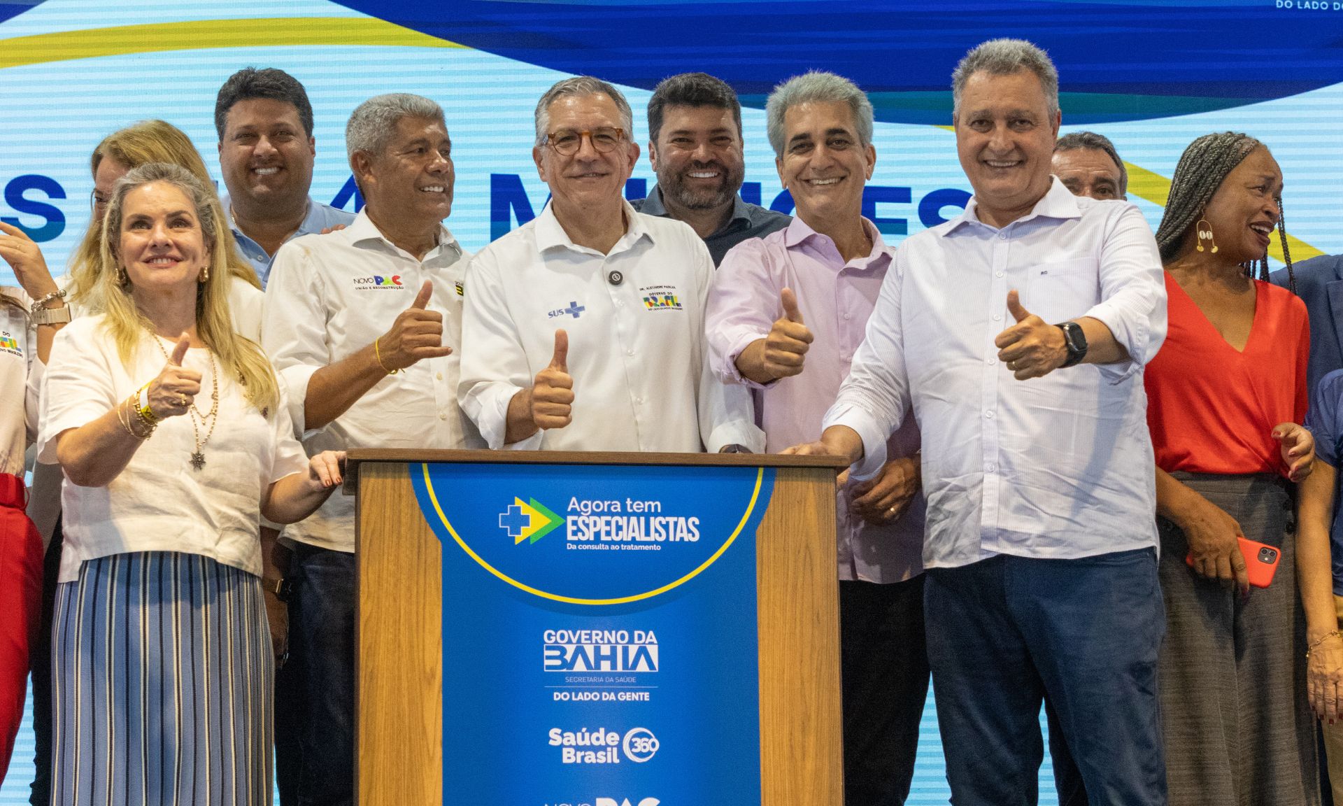 Ministro da Casa Civil, Rui Costa, e ministro da Saúde, Alexandre Padilha, realizaram as entregas nesta segunda-feira (30), em Salvador, ao lado do governador Jerônimo Rodrigues