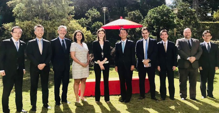 Visita a embaixada