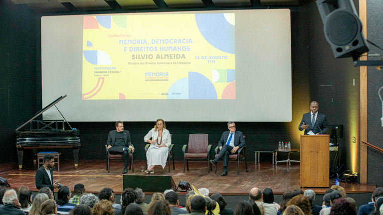 conferencia Silvio Almeida.png